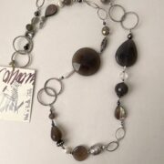 Collana lunga grigia Pietre dure NUVOLA.  Serie Limitata - immagine 5