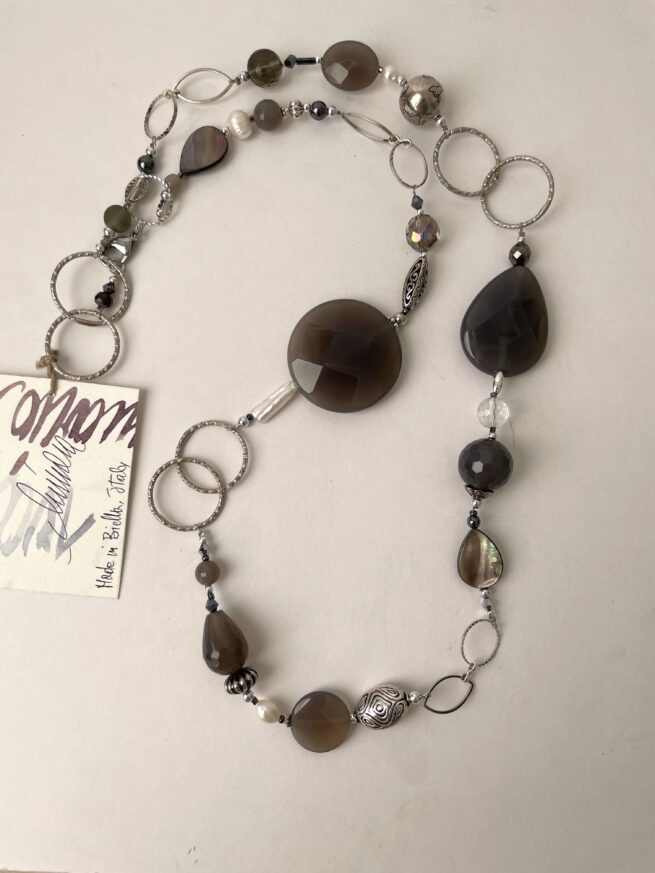 Collana lunga grigia Pietre dure NUVOLA.  Serie Limitata - immagine 5