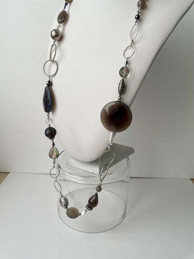 Collana lunga grigia Pietre dure NUVOLA.  Serie Limitata - immagine 9