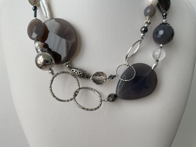 Collana lunga grigia Pietre dure NUVOLA.  Serie Limitata - immagine 4