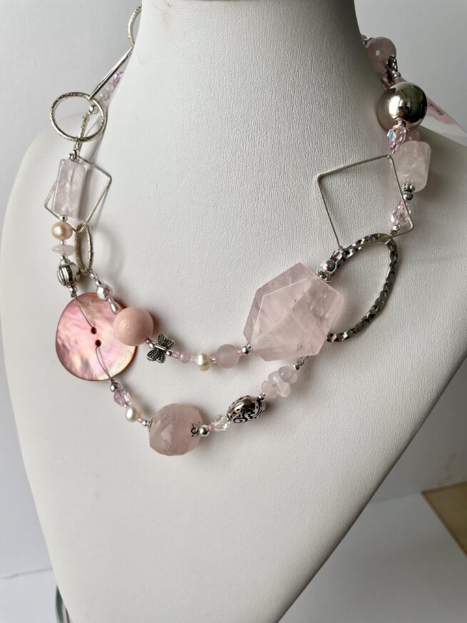 Collana Rosa lunga Pietre dure di nome Aurora lato destro