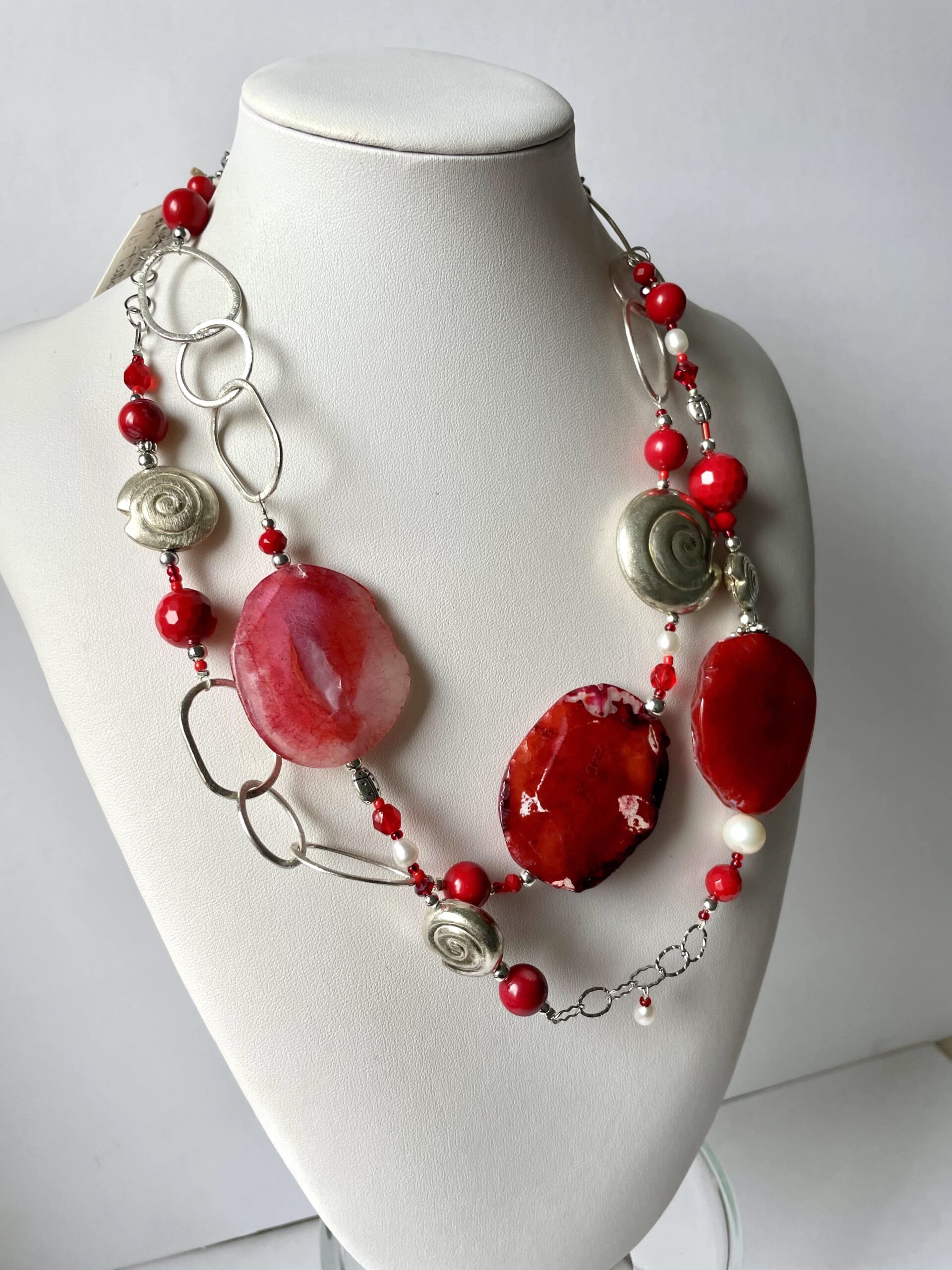 collana Rossa lunga agata catena di nome RED PASSION lato sinistro