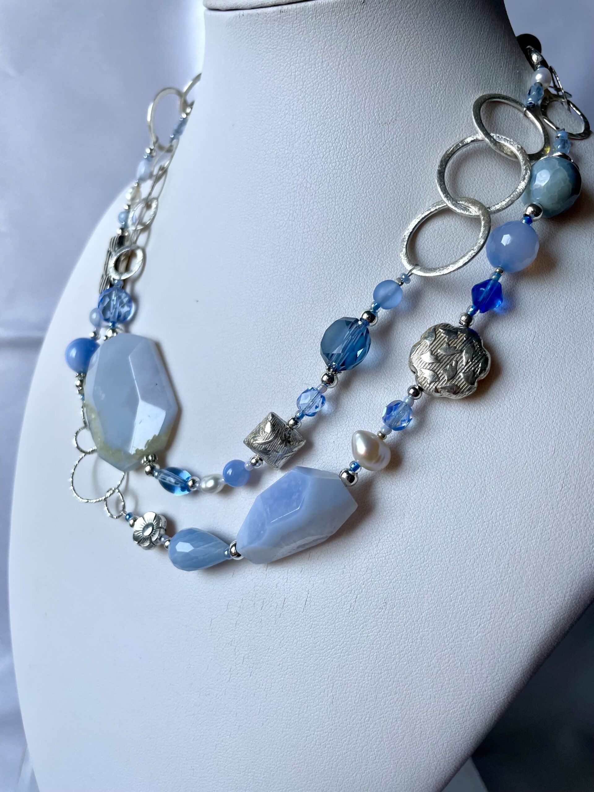 collana azzurra lunga calcedonio agata catena argentata di nome ZEFIRO doppia lato destro