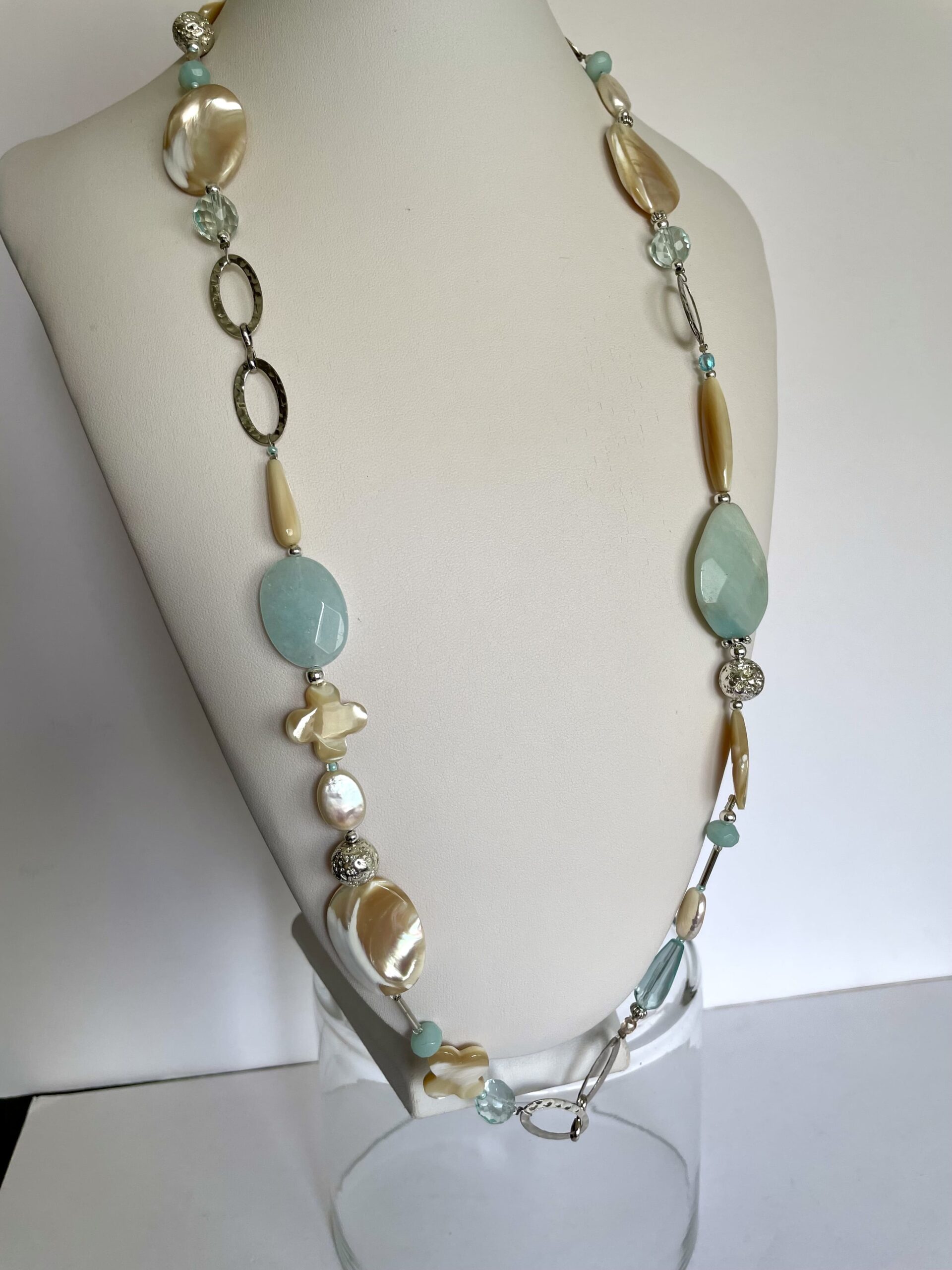 collana beige verde acqua madreperla amazzonite di nome NAXOS2 lato sinistro