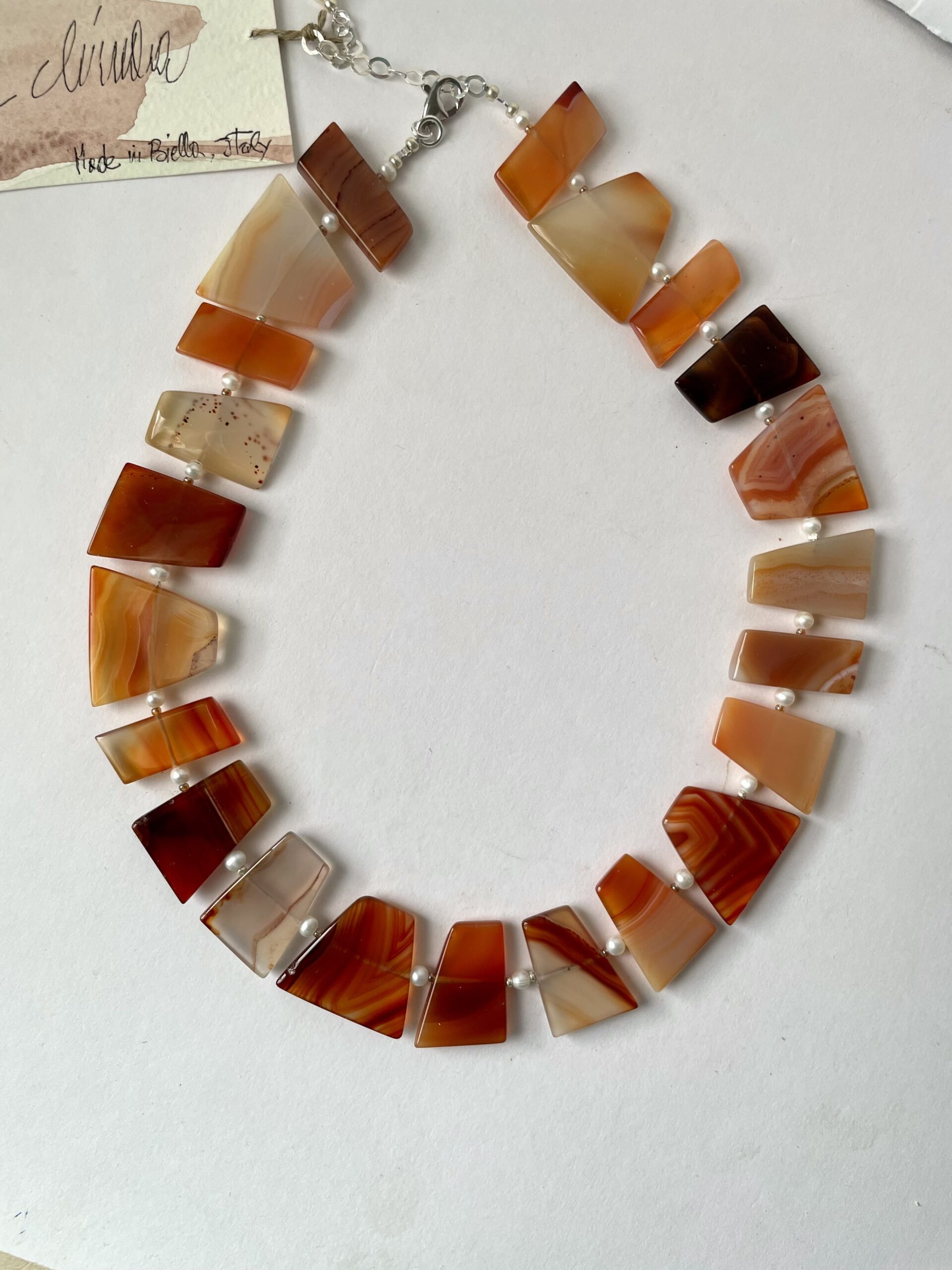 collana girocollo corniola tipo A di nome CARAMELLO TOSTATO distesa