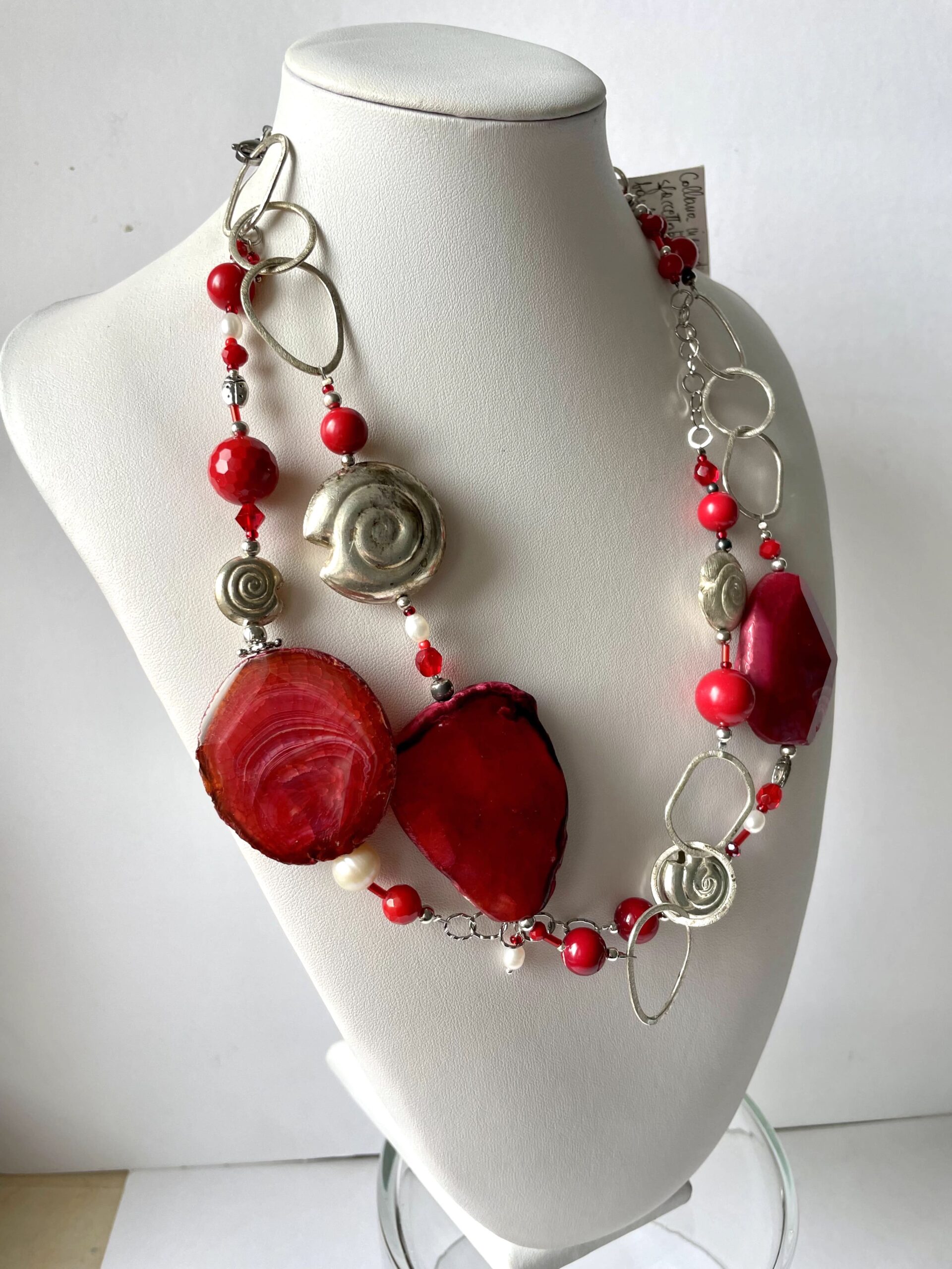 collana rossa lunga agata catena di nome RED PASSION lato sinistro
