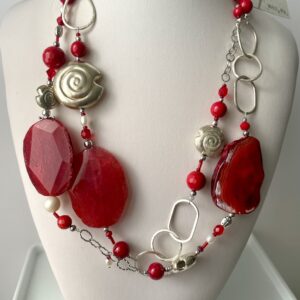 collana rossa lunga catena agata rossa di nome Red Passion doppia su espositore foto principale