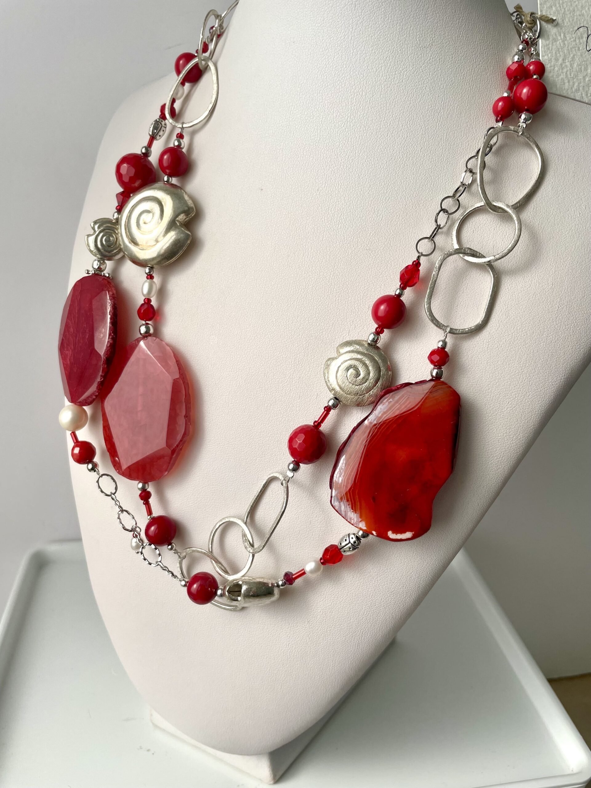 collana rossa lunga catena agata rossa di nome Red Passion lato destro