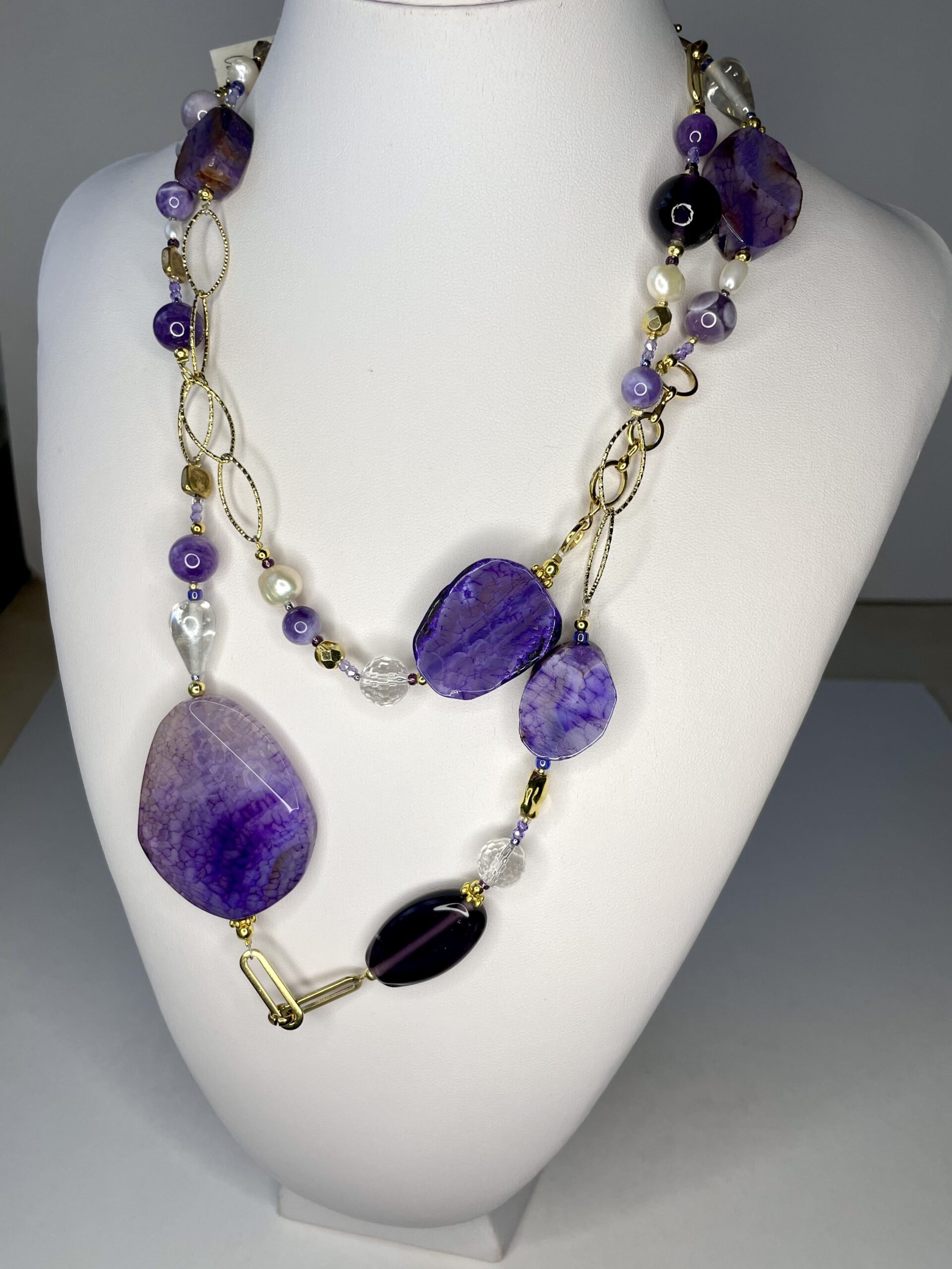 collana viola lunga in agata ametista catena oro di nome PROCIDA doppia lato destro